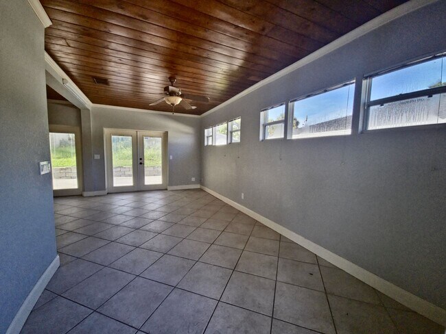 Foto del edificio - Glimpse Lake Minneola from the heart of do...