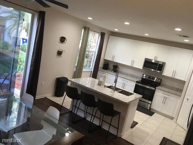 Foto del edificio - 4 br, 3.5 bath House - 2820 SW 84th Ter # 105