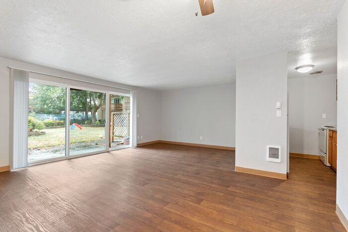 Foto principal - 1 bedroom 1 bath. FIRST MONTH FREE!!!!