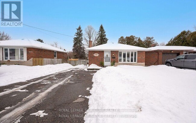 Building Photo - 357 Rossland Rd E