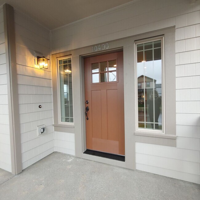 Building Photo - $1345 off first full month!! Newer Beautif...