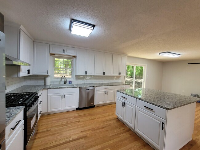 Building Photo - 103 N Oakland Dr
