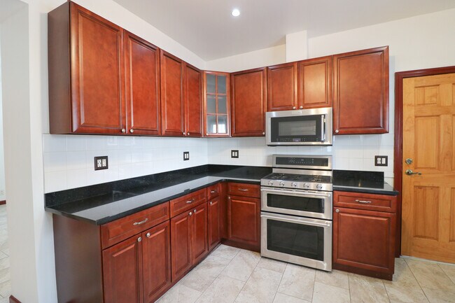 Building Photo - 127 Crary Ave