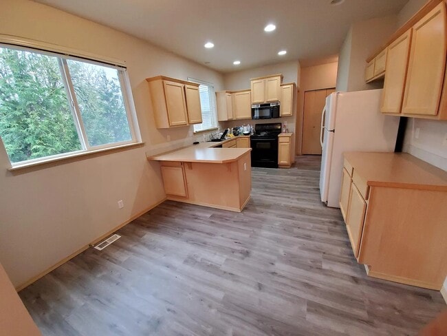 Foto del edificio - 18323-18313 13th Ave Ct E