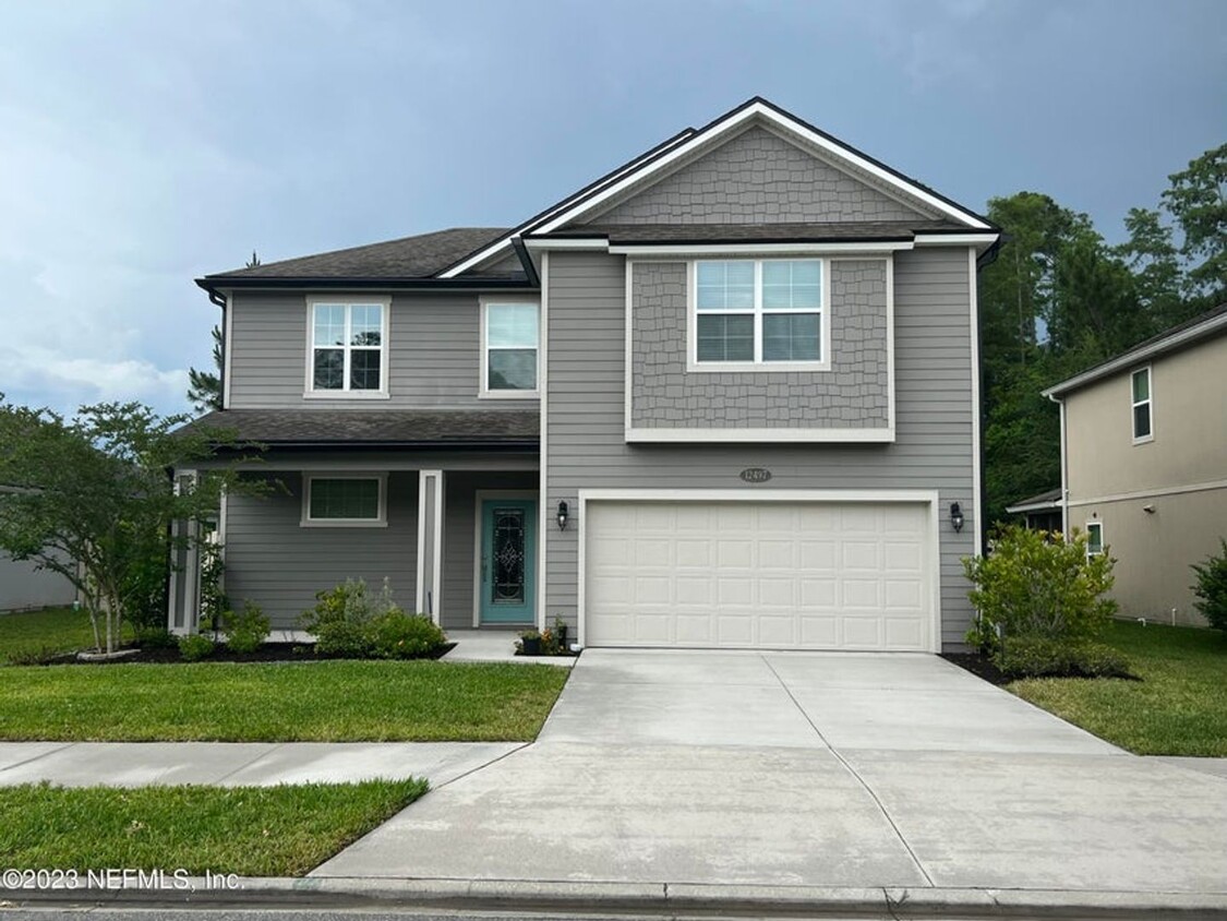 Foto principal - Large 4 bedroom home