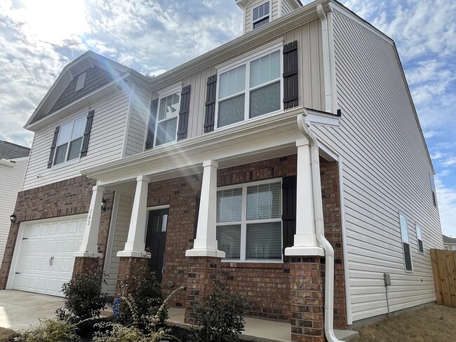 Building Photo - Beautiful Piedmont Home