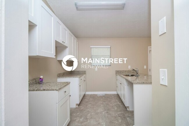 Building Photo - 3 Bedroom Pet-Friendly Home in Lithonia, GA with Main Street Renewal