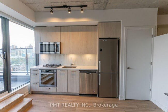 Building Photo - 458-1458 Richmond St W