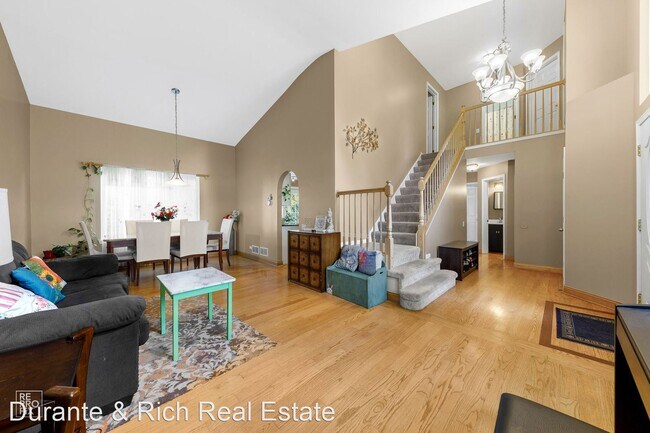Building Photo - 3 br, 2.5 bath House - 1348 W Braymore Circle