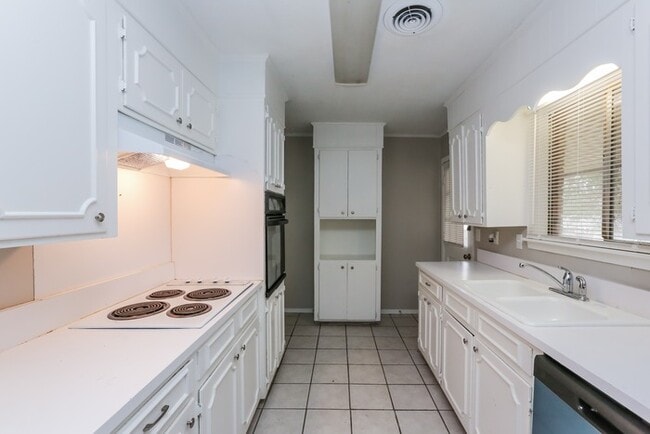 Building Photo - 25 Quail Ridge Dr