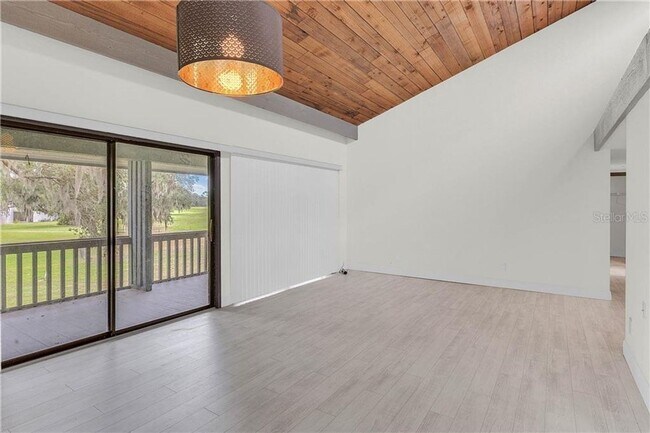 Foto del edificio - One Bedroom, One Bathroom Condo