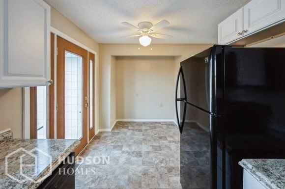 Foto del edificio - 1291 Rydale Rd