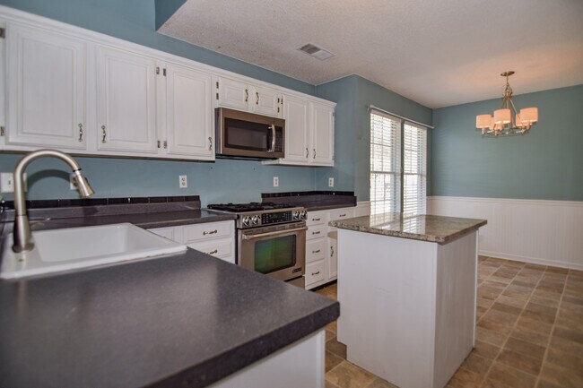 Building Photo - 205 Alydar Ct