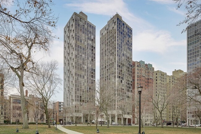 Building Photo - 345 W Fullerton Pky