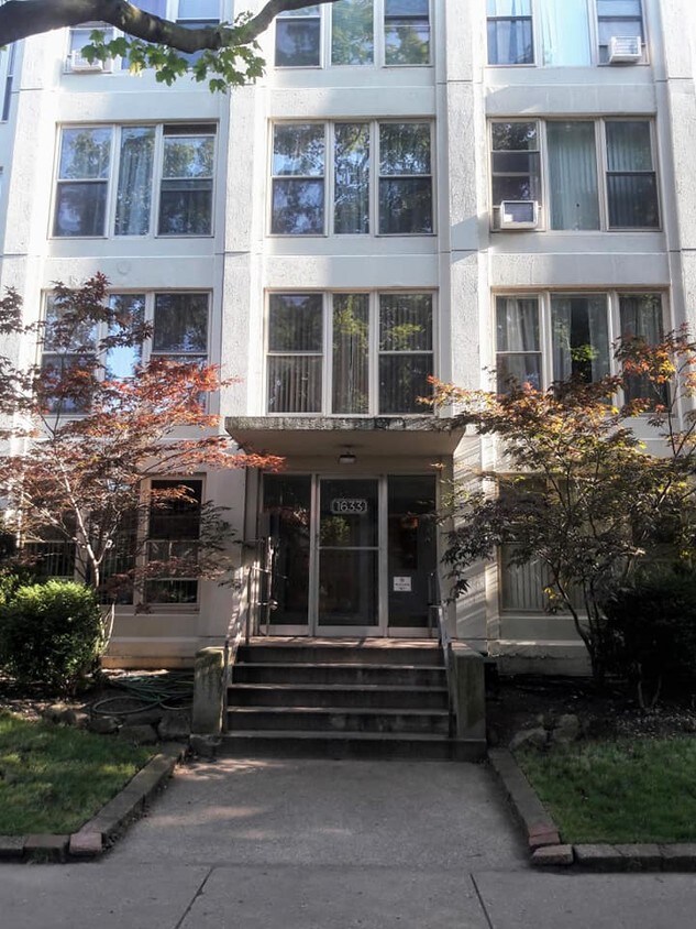 Primary Photo - 1633 W Thome Ave