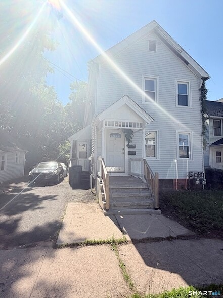 Building Photo - 32 Alstrum St