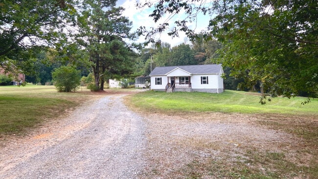 Building Photo - Coming Soon: 3BR, 2BA in the country