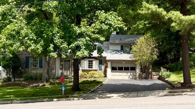 Foto del edificio - 15 Plymwood Dr