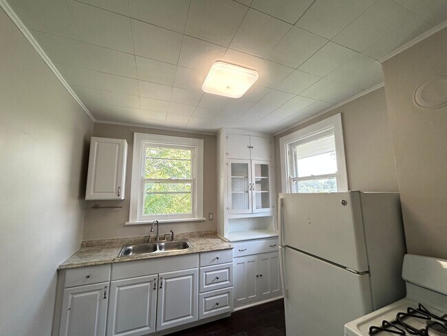 Foto del edificio - 5563 Bosworth Pl