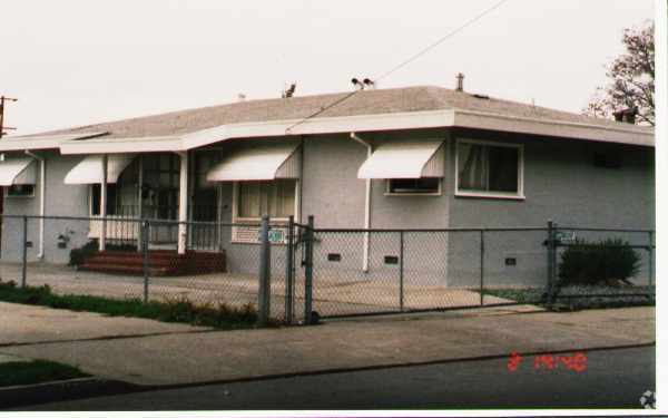 Building Photo - 775 Longwood Ave