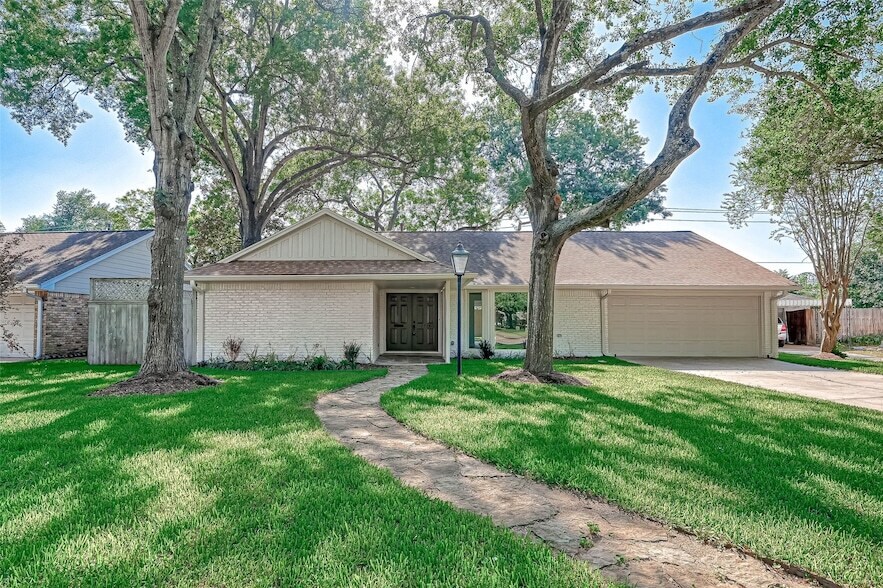 Primary Photo - 1719 Shadow Bend Dr