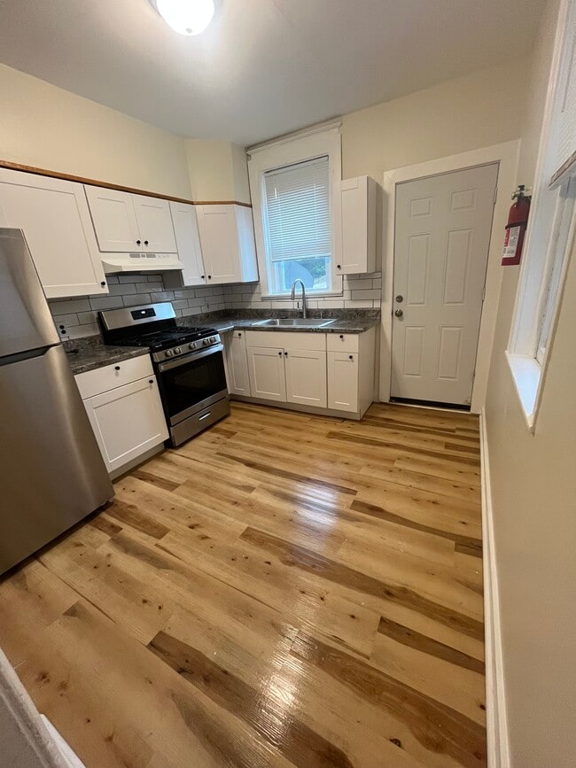Kitchen - 5524 Blakemore St