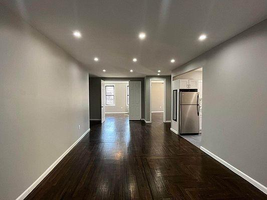 Foto del edificio - 2 bedroom in BRONX NY 10462