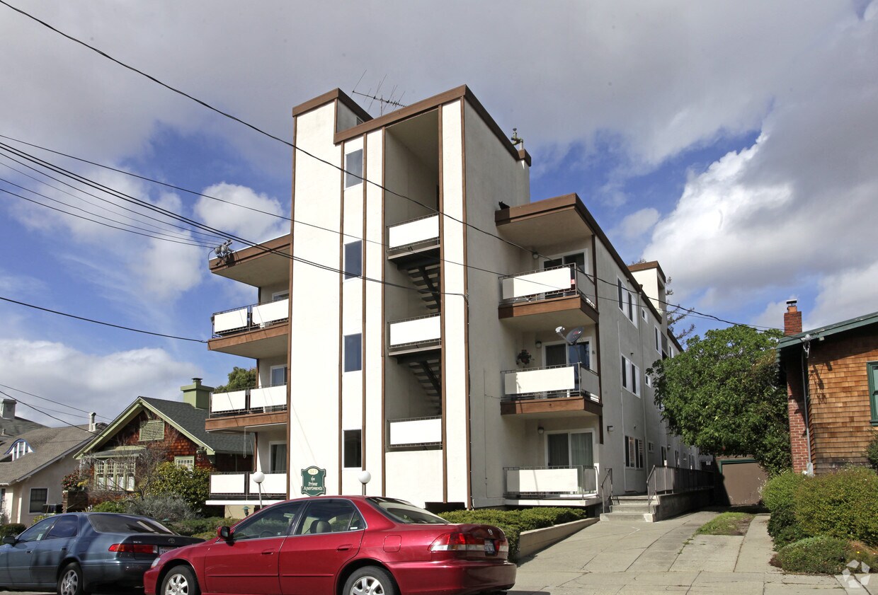 Foto del edificio - 347 Warwick Ave