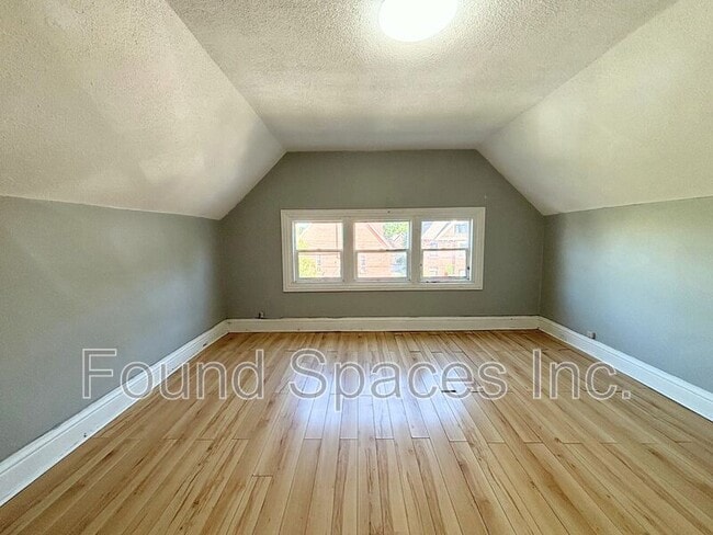 Building Photo - 76 Sanford Ave S