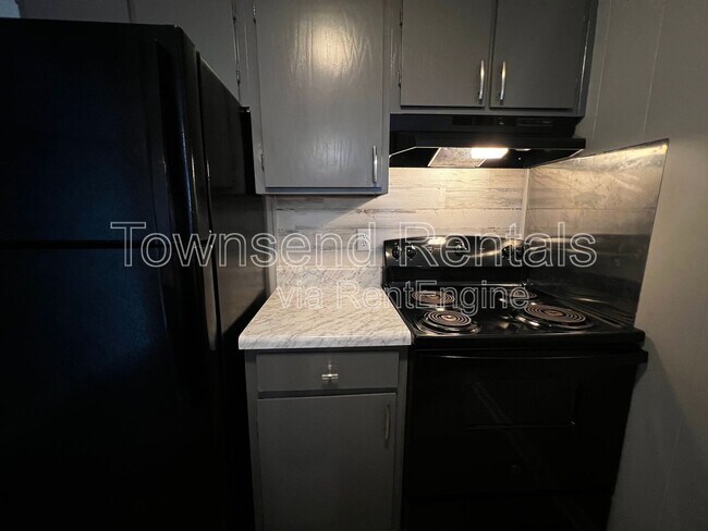 Building Photo - 5850 Century Oaks Dr