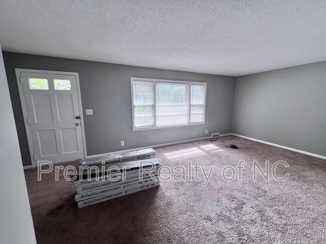 Building Photo - 4753 Eastwin Dr