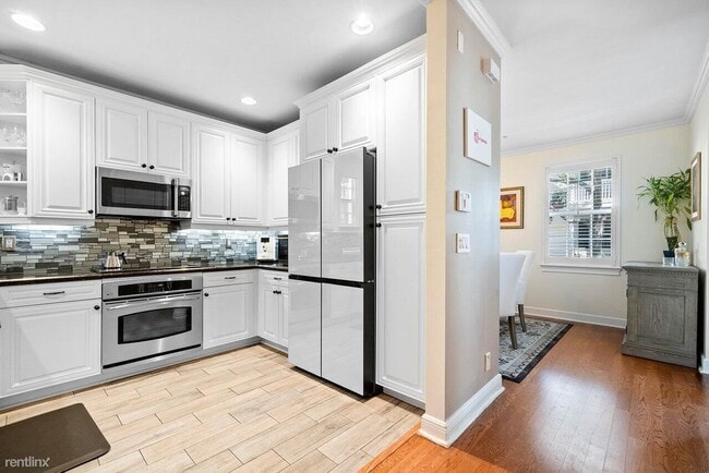 Building Photo - 4 br, 3.5 bath Townhome - 1028 E Heritage ...