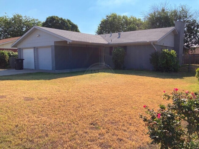 Building Photo - 2408 Carnation Dr
