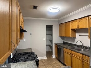 Building Photo - 10 Carob Ct