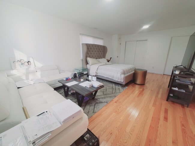 Building Photo - 42 Dora St