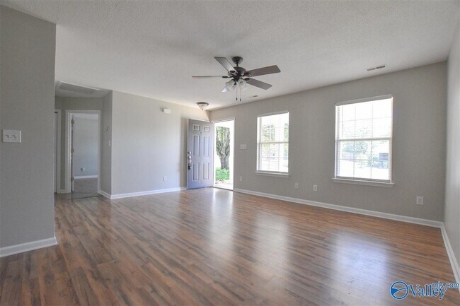 Building Photo - 117 Grey Fawn Trail