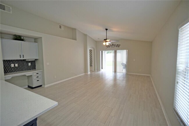 Foto del edificio - 7323 Newhall Pass Ln