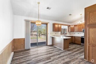 Building Photo - 652 Millbrook Dr