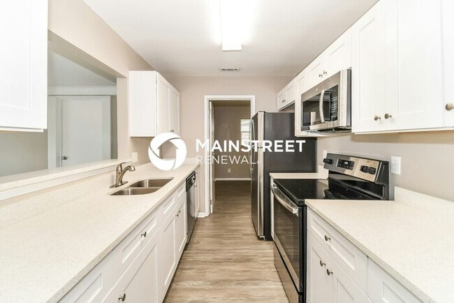 Building Photo - 4 Bedroom Pet-Friendly Home in Jacksonville, FL with Main Street Renewal
