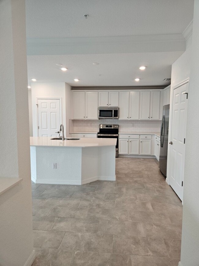 Building Photo - Luxury South Venice condo