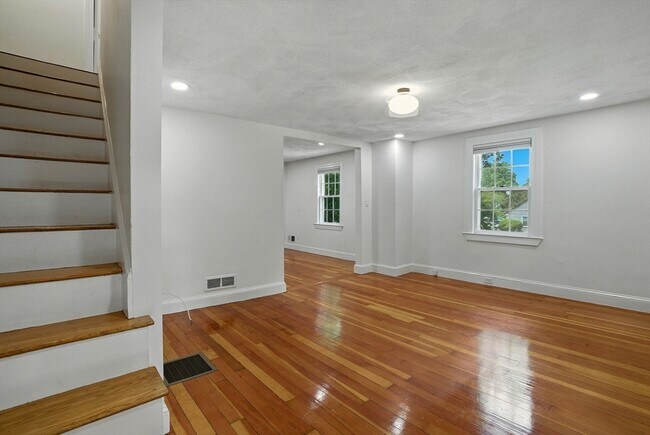Foto del edificio - 64 Lincoln Ave