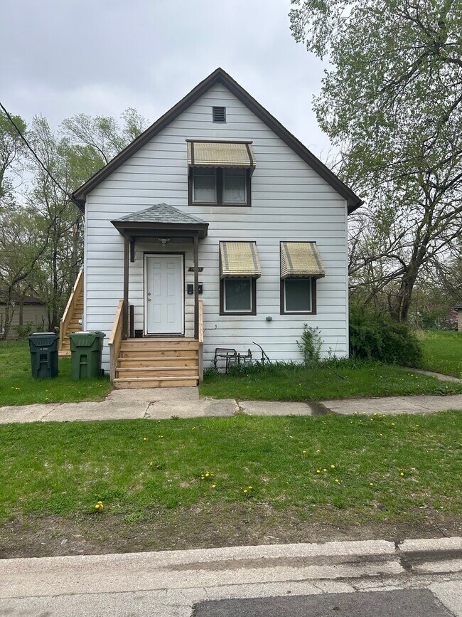 Building Photo - 14305 Irving Ave