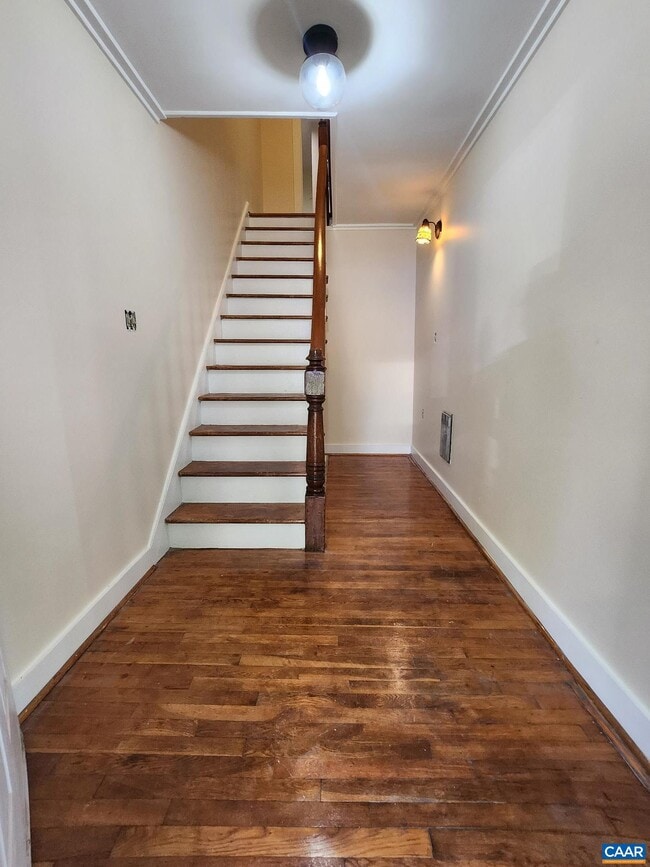 Building Photo - 142 Carlton Rd