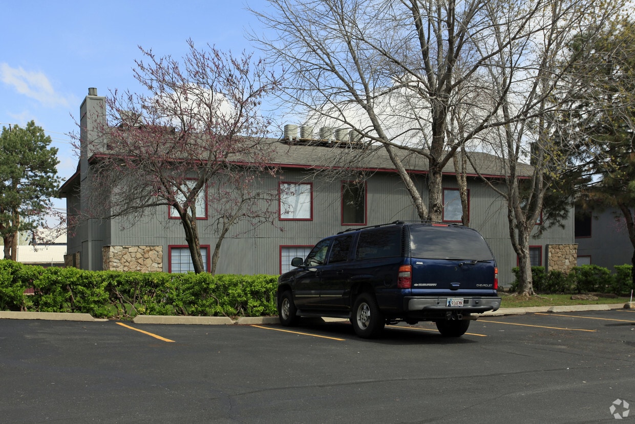 Building Photo - The Grayson Apartments