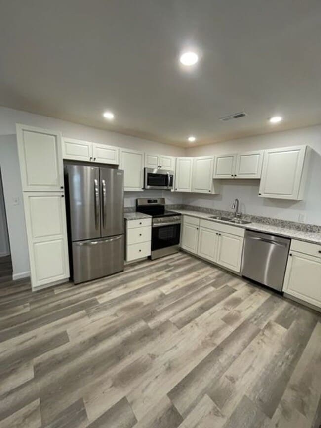 Building Photo - 419 E James Dr
