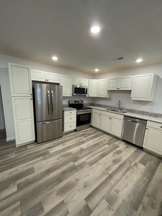 Foto del edificio - Duplexes Now Available!