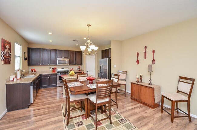 Building Photo - 4406 S Vineyard Mdw Ln