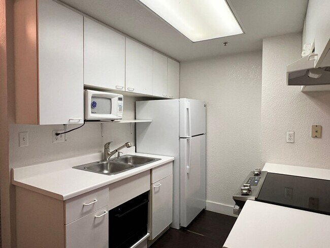 Foto del edificio - Studio with in unit W/D and Parking | AMSI...