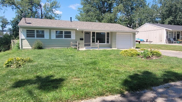 Primary Photo - Recently remodeled 3 bedroom 1.75 bathroom...