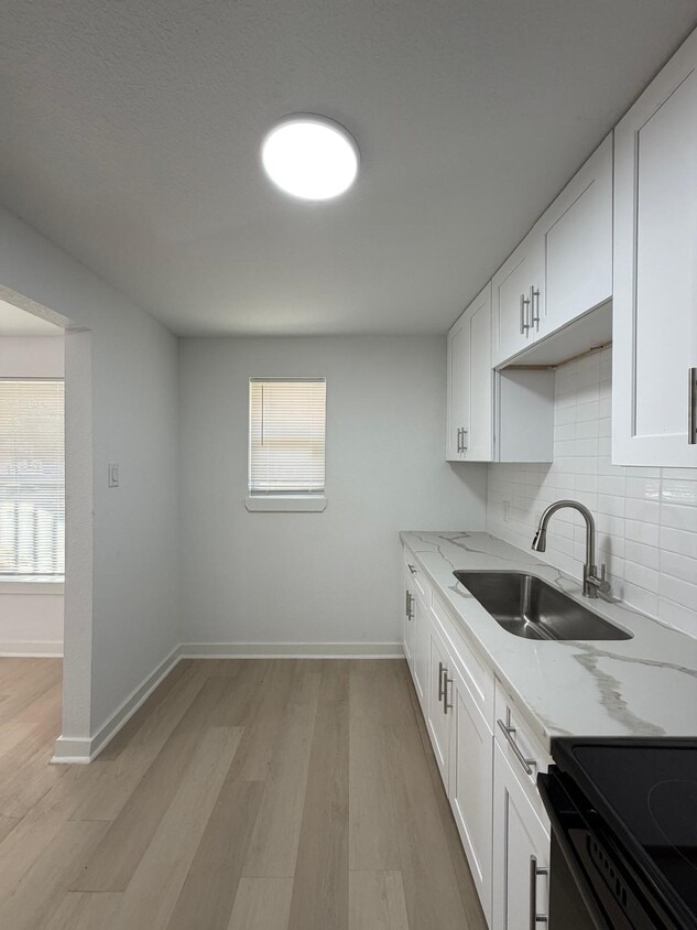 Building Photo - 201 Lowery Dr